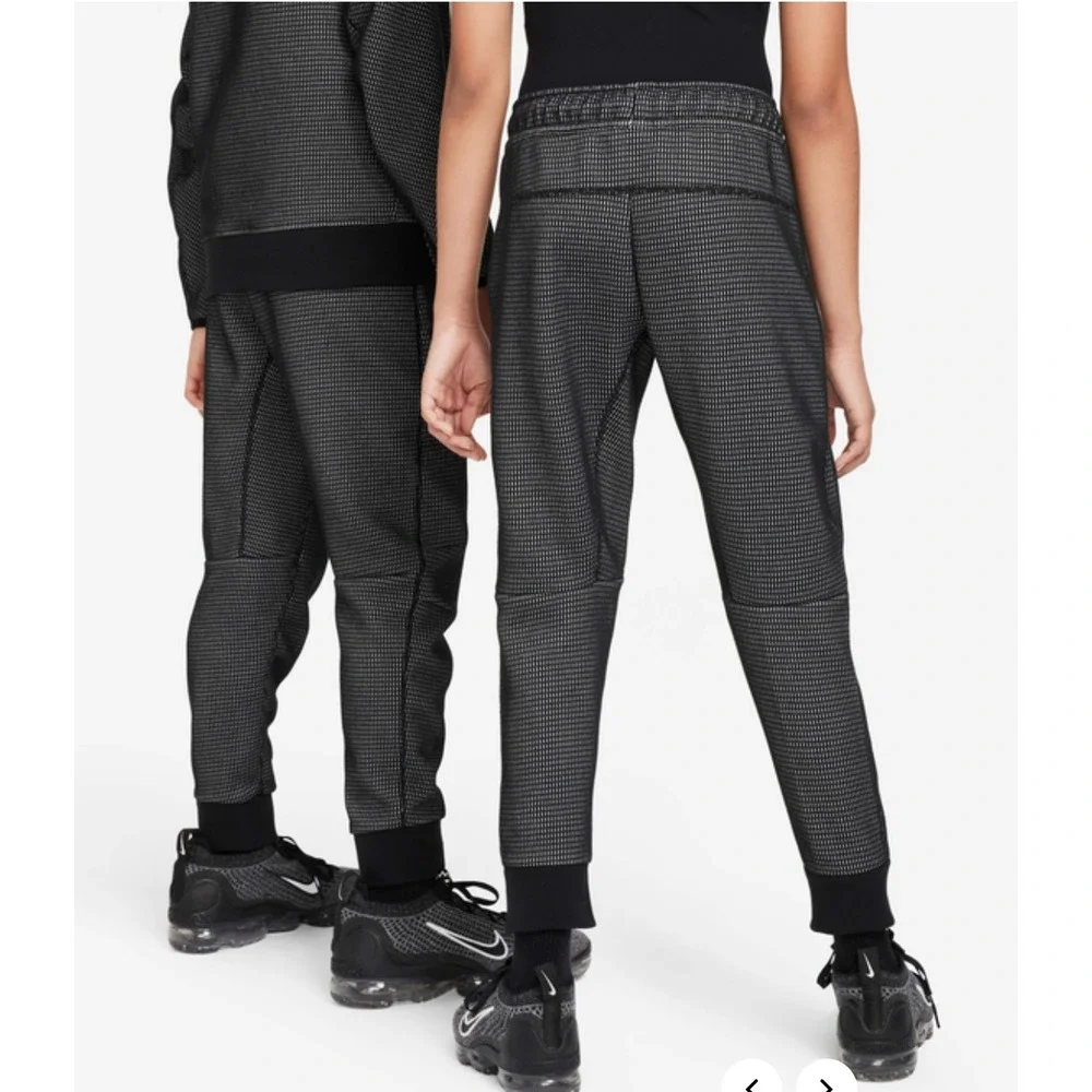 Nike Tech Fleece Kids Medium Black Grey Grid Pattern Tapered Jogger Sweatpants